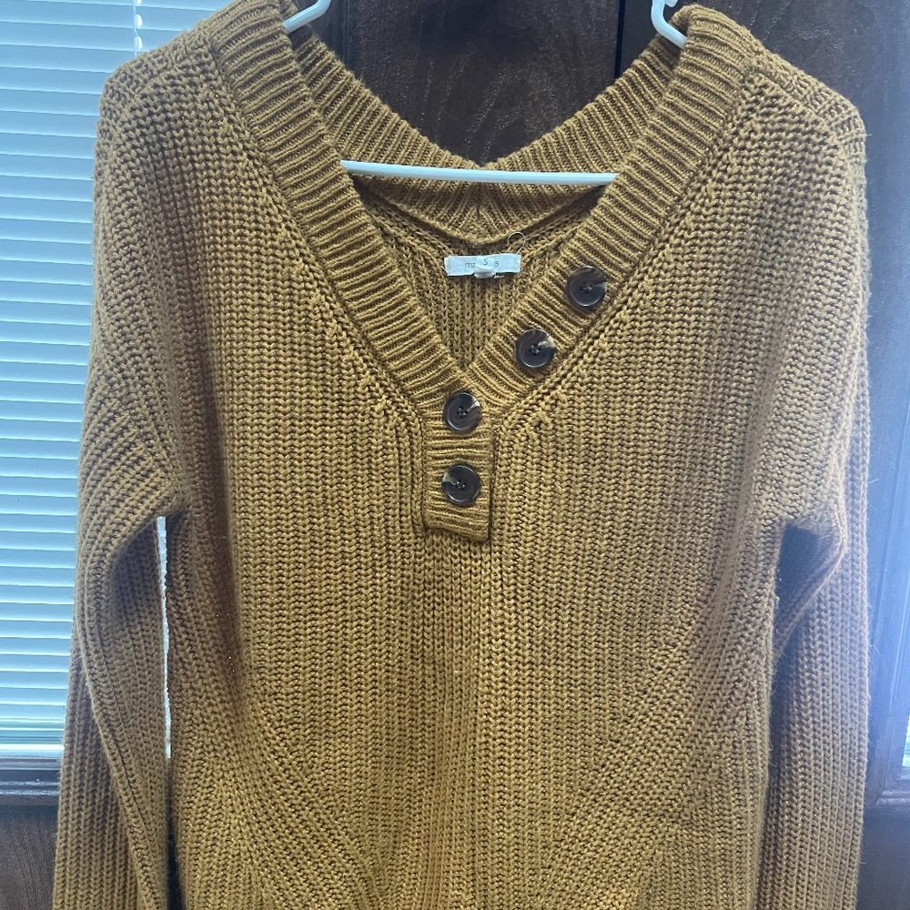Maurice's mustard V neck sweater, size small